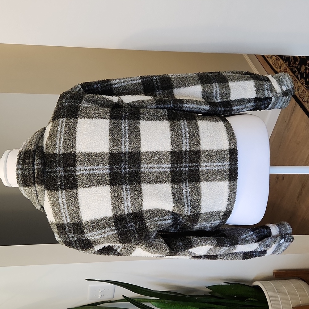 Abercrombie & Fitch Sherpa Plaid Teddy Shacket Cropped XS - Picture 6 of 17